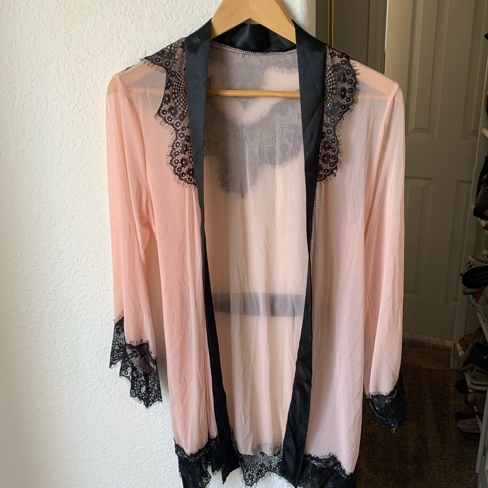 Robe - Picture 4 of 4